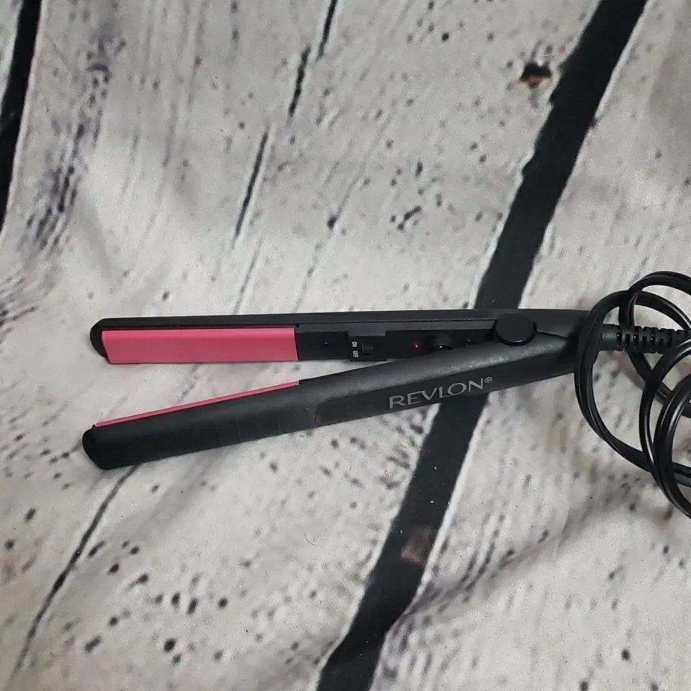 ‎Mini Revlon Hair Straitner